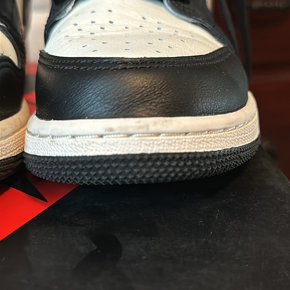 Nike Jordan 1 Retro High - Dark Mocha (GS) - Picture 10 of 12